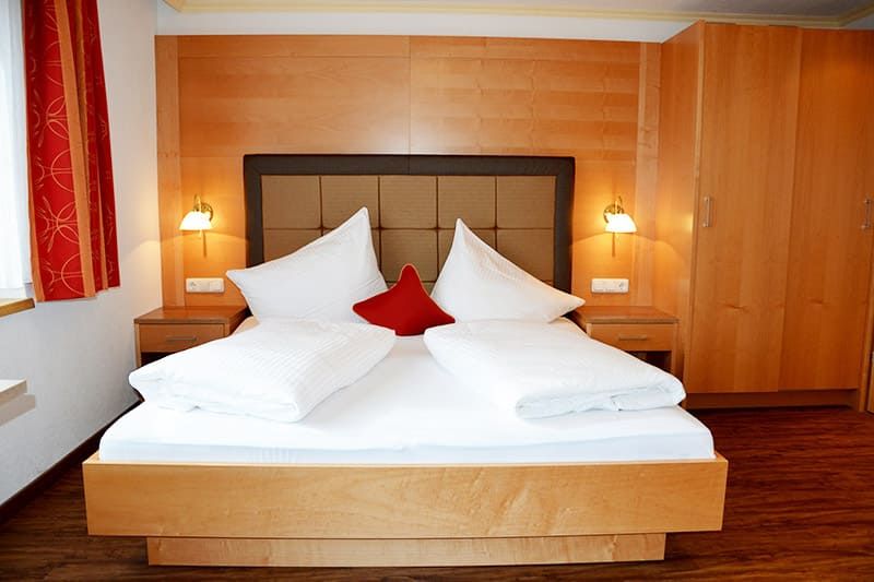 Double room with bed couch Haus Schmied’s Egg Cafe Hubertus Kappl Tyrol
